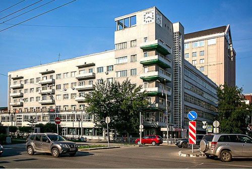 Дом с часами.jpg